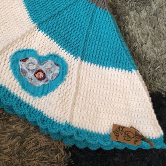 Frozen Handcrafted Childs Round Blanket - Picture 5 of 9